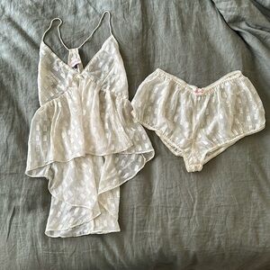 Cream and gold bloomer sleep set